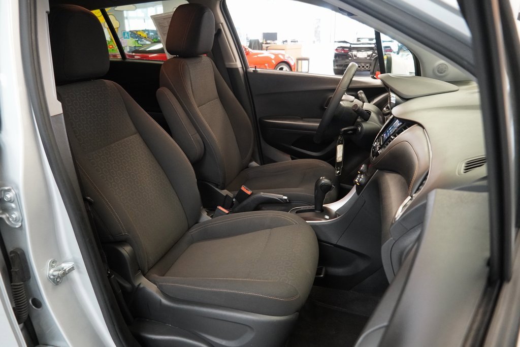 Used 2021 Chevrolet Trax LS w/ Tint and Cruise Package image 31