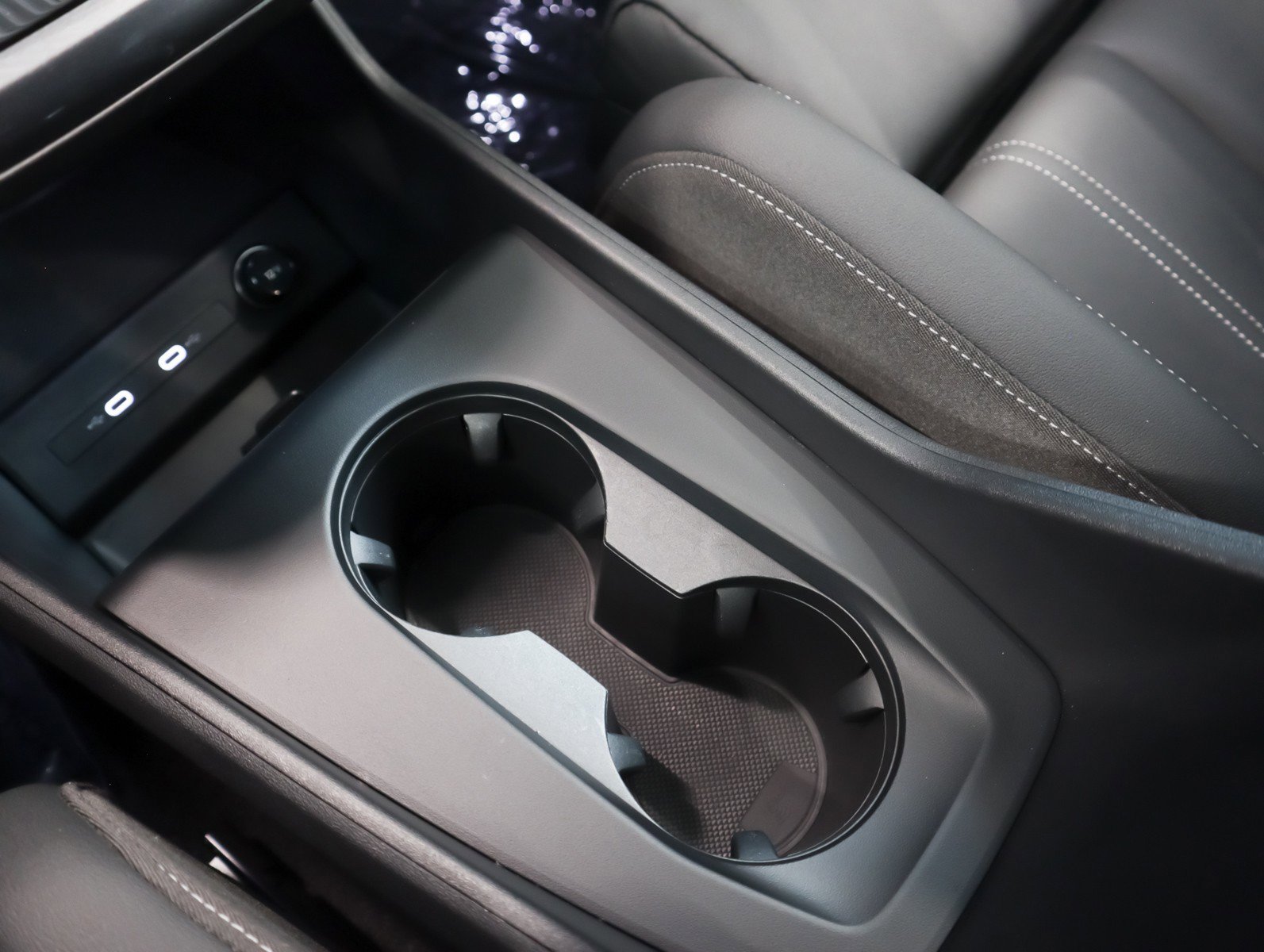 Used 2025 Audi Q4 e-tron Prestige w/ Sport Package image 17