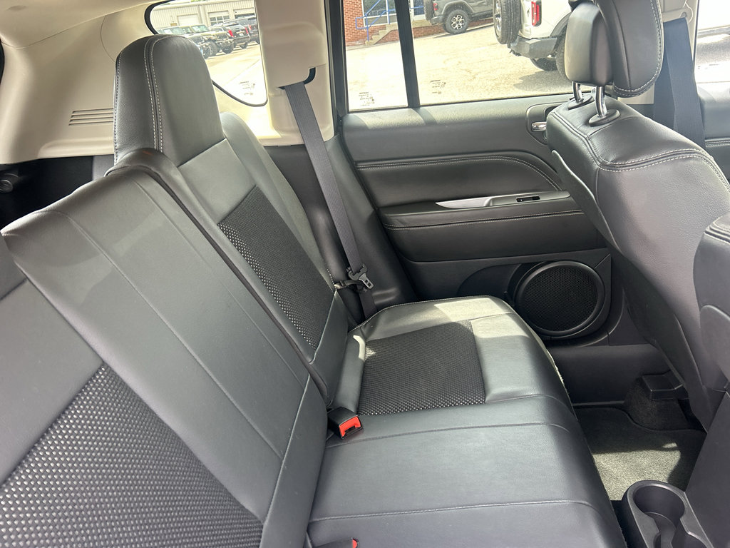 Used 2014 Jeep Compass Latitude FWD image 15