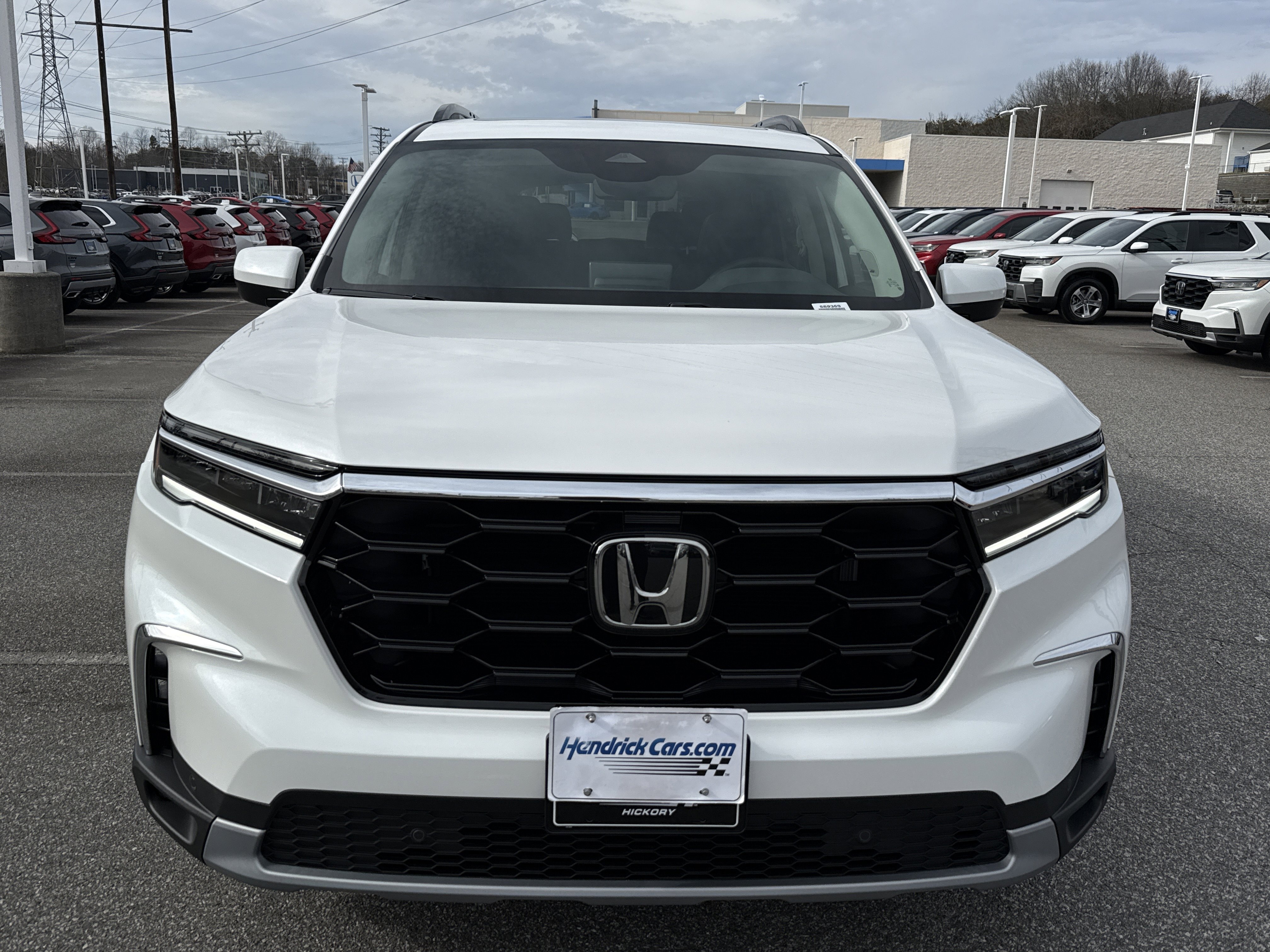 New 2025 Honda Pilot Touring image 3