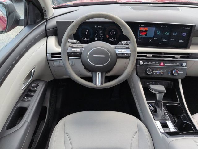 Certified 2025 Hyundai Tucson SE FWD image 16