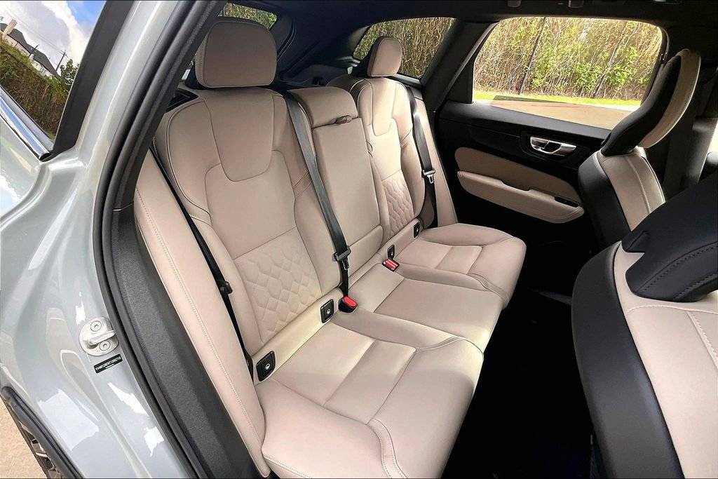 New 2026 Volvo XC60 B5 Plus AWD/4WD image 16