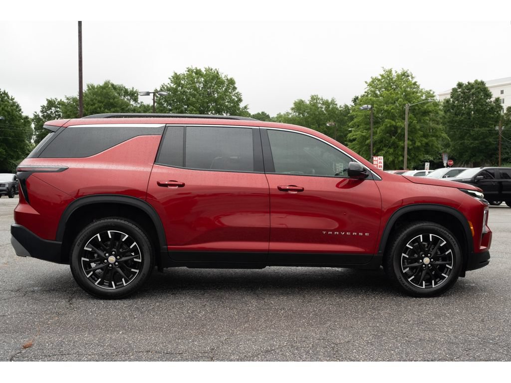 Used 2025 Chevrolet Traverse LT w/ Sun and Wheel Package FWD image 9