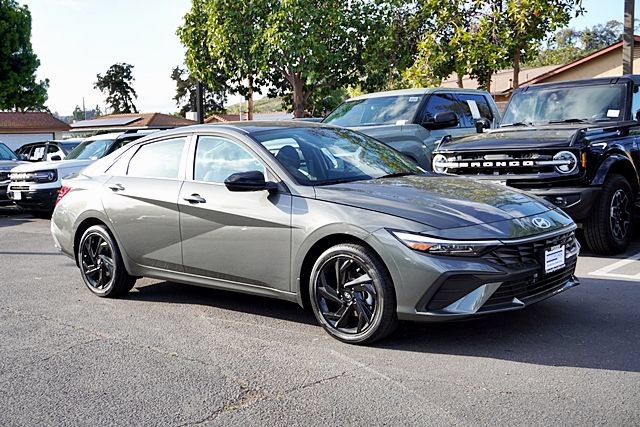 New 2026 Hyundai Elantra Sport FWD image 6