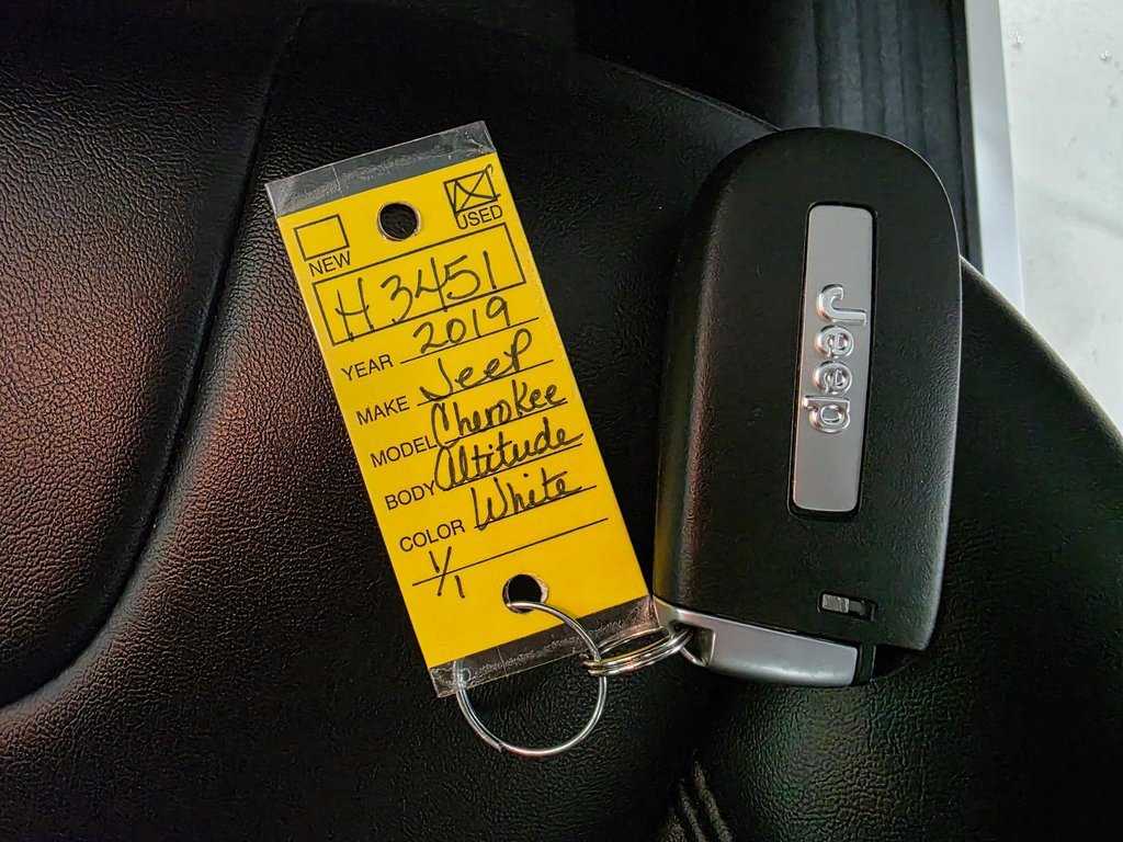 Used 2019 Jeep Cherokee Altitude image 46