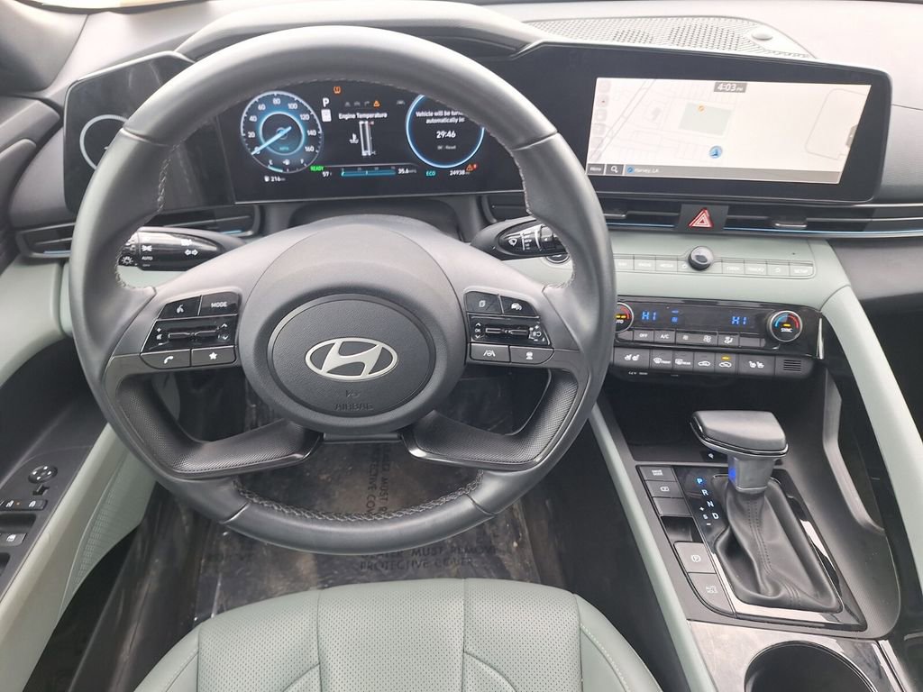 Used 2025 Hyundai Elantra Limited image 22