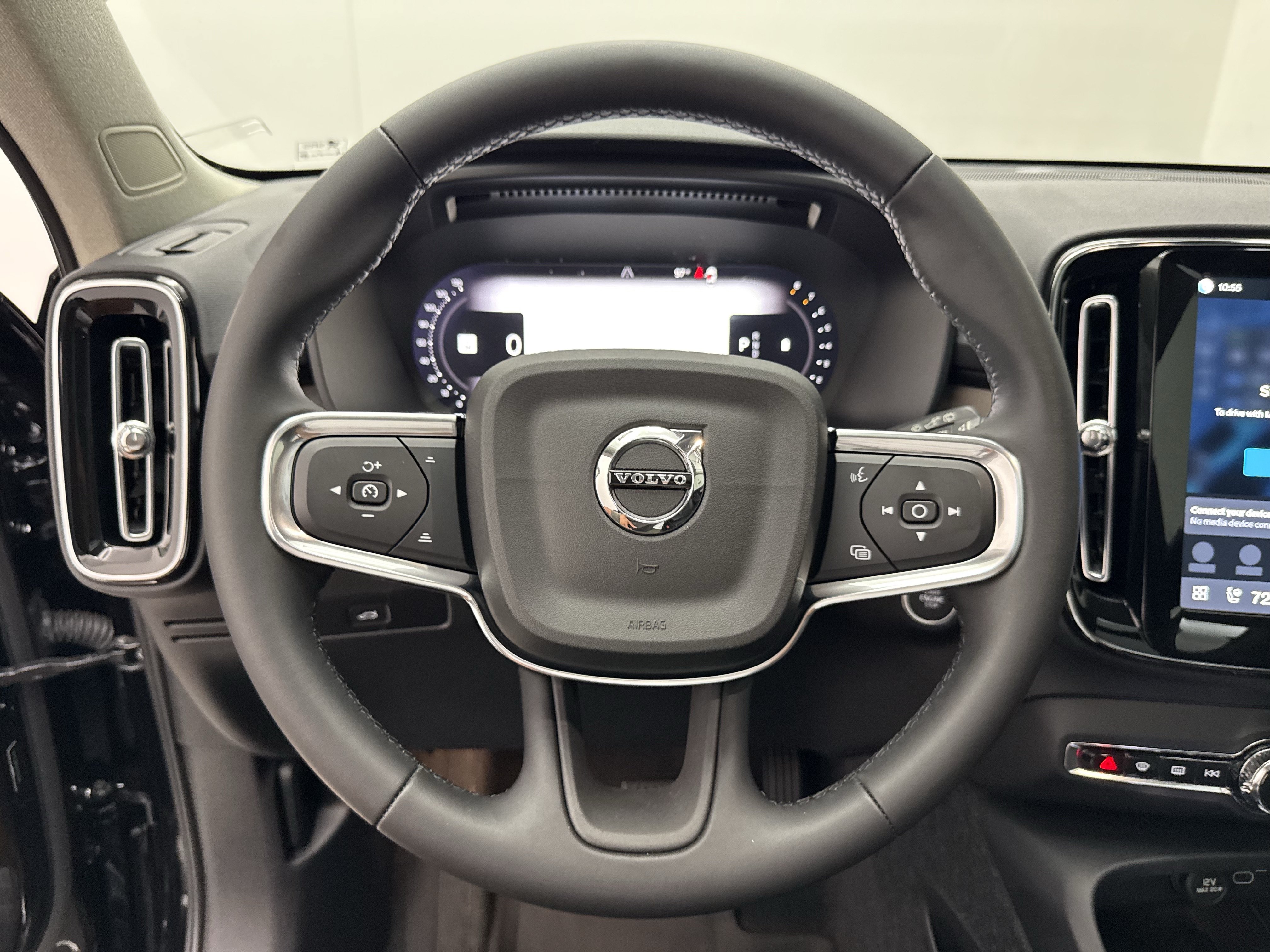 Certified 2024 Volvo XC40 B5 Plus w/ Protection Package Premier AWD/4WD image 15