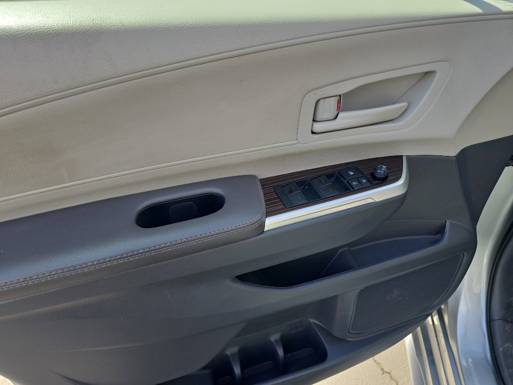 Certified 2024 Toyota Sienna LE FWD image 11