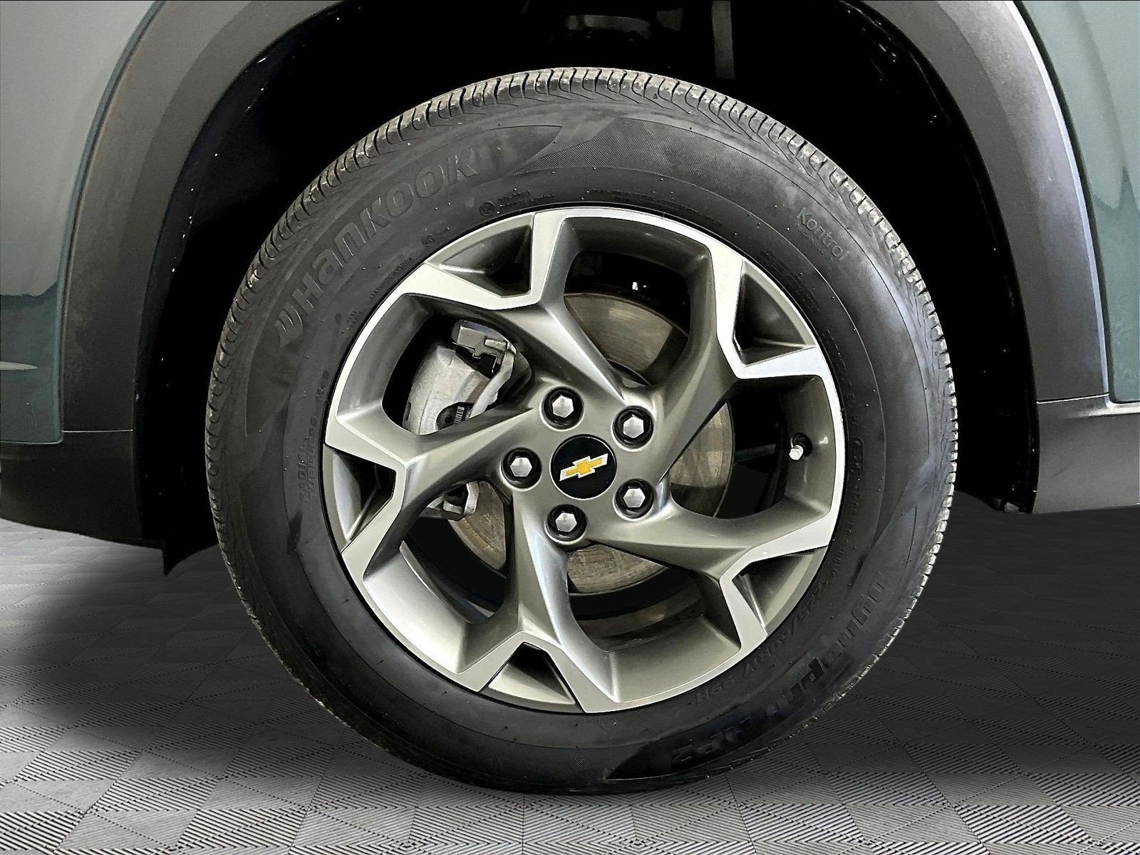 Used 2025 Chevrolet Trax LT FWD image 28
