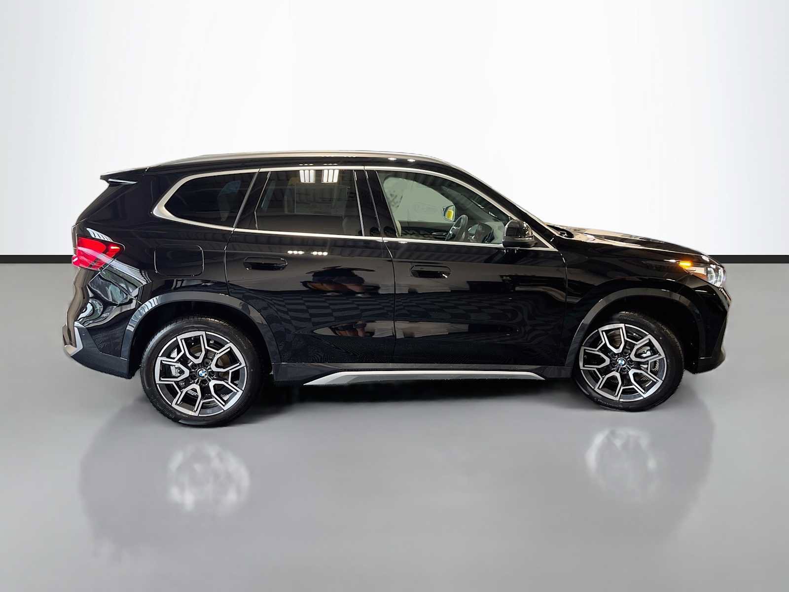New 2027 BMW X1 xDrive28i AWD/4WD image 7