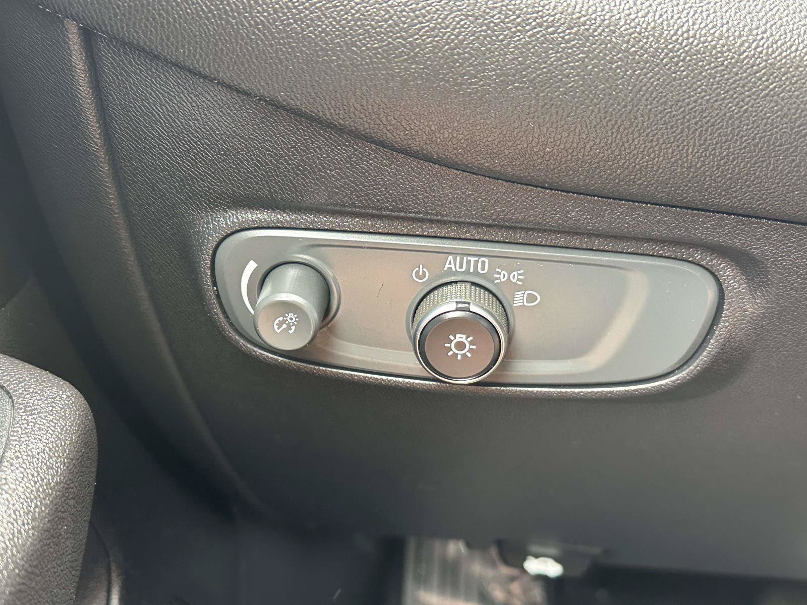 Used 2019 Chevrolet Equinox LT FWD image 22
