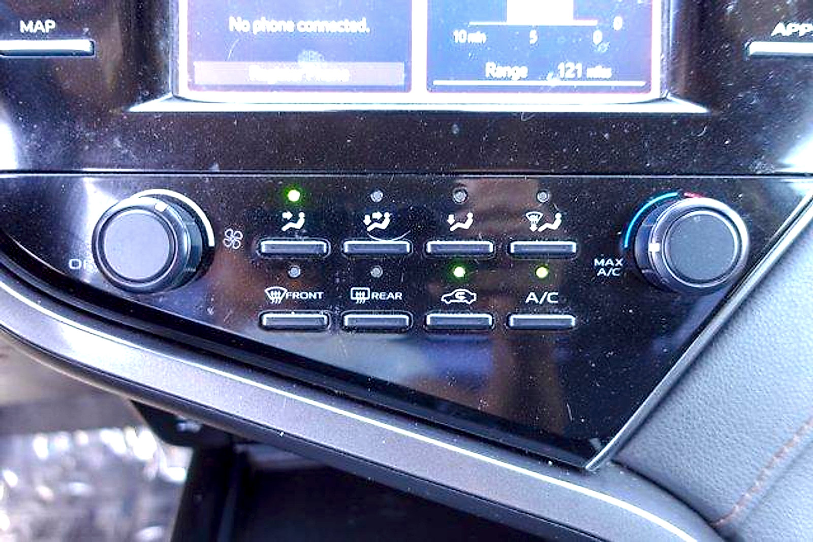 Used 2019 Toyota Camry LE FWD image 21