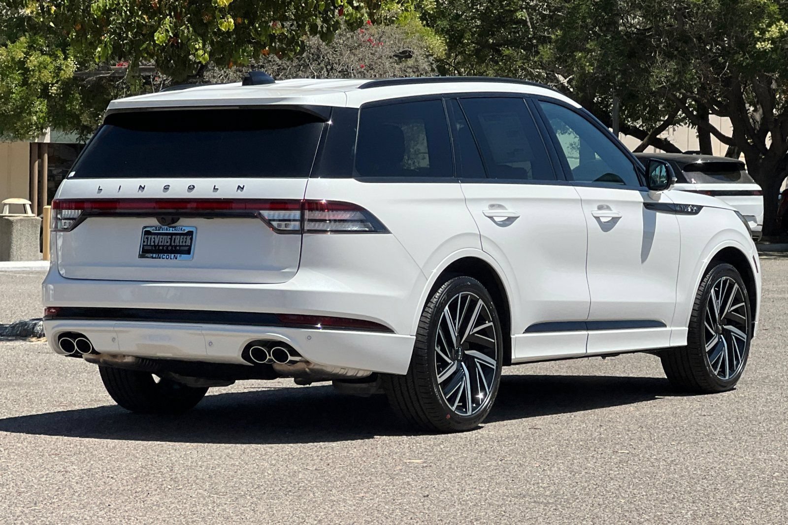 New 2026 Lincoln Aviator Black Label w/ Jet Appearance Package AWD/4WD image 4