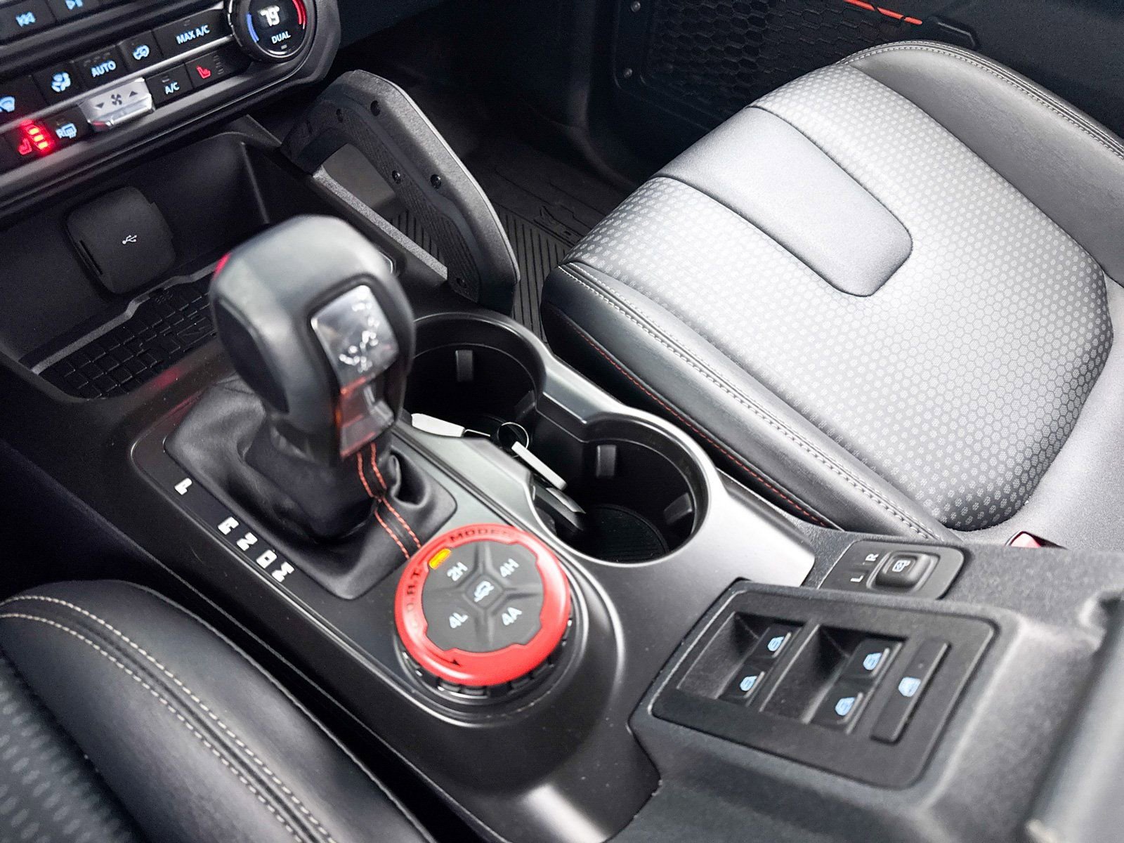 Used 2024 Ford Bronco Raptor image 25