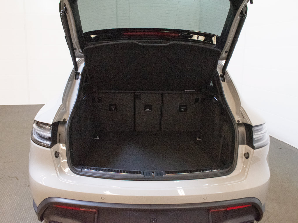 New 2026 Porsche Macan GTS AWD/4WD image 13