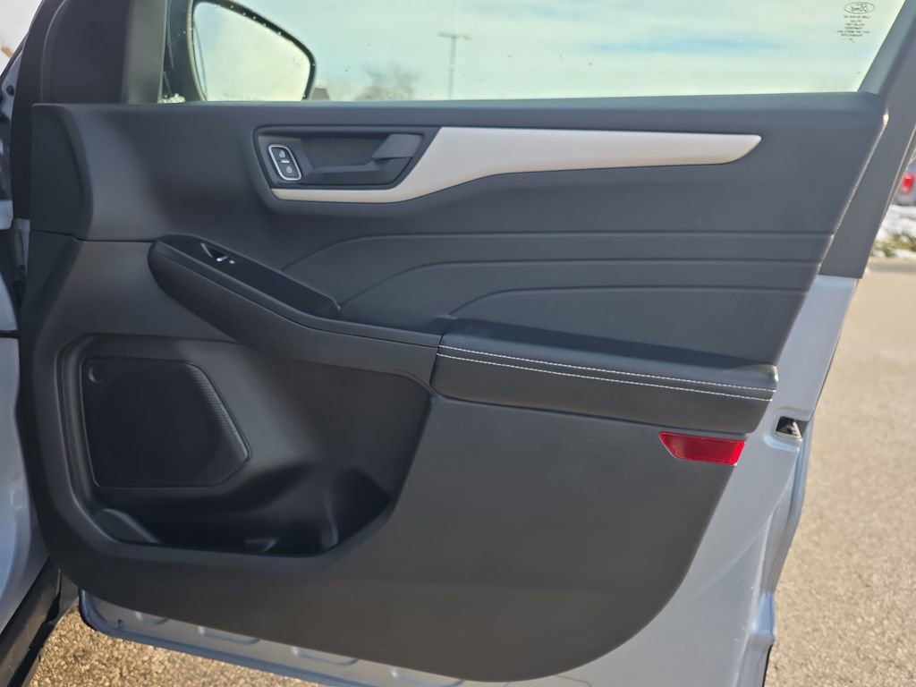 Used 2022 Ford Escape SE w/ Cold Weather Package image 13