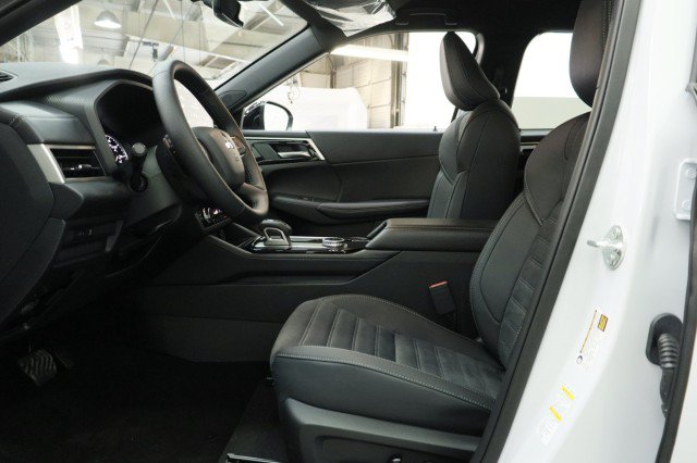 New 2026 Mitsubishi Outlander LE FWD image 6