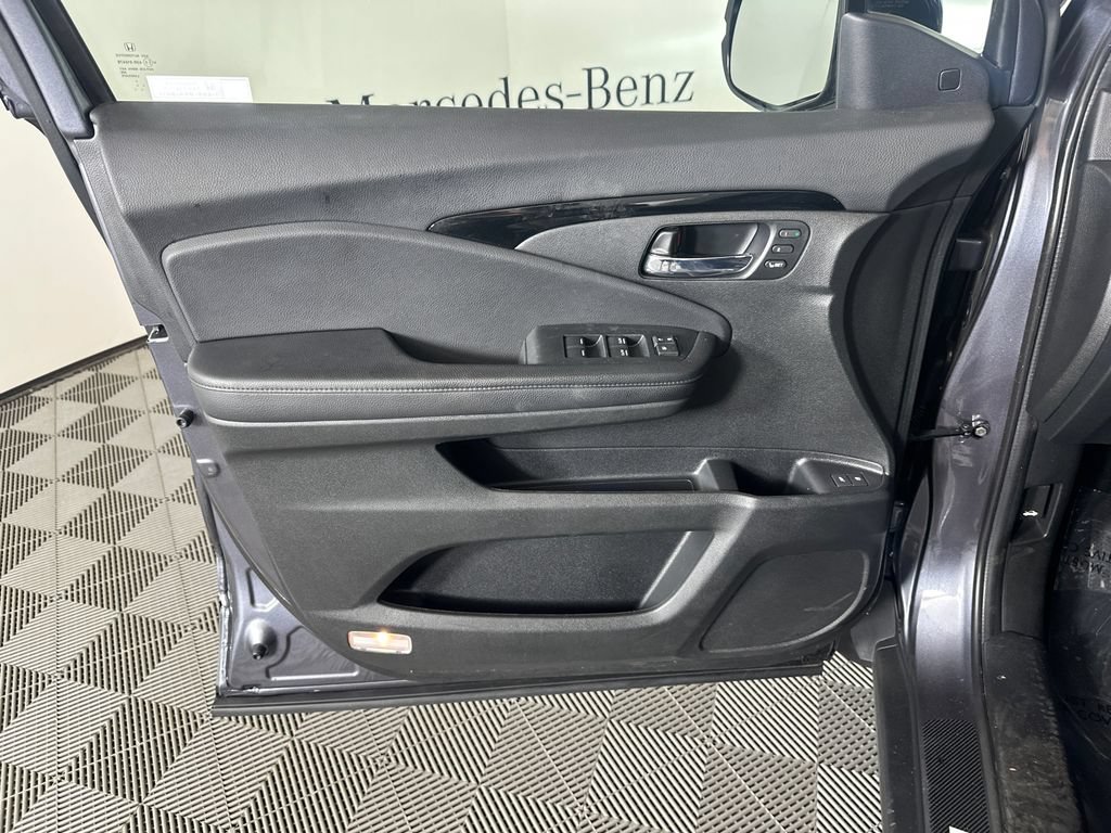 Used 2022 Honda Pilot Touring image 10
