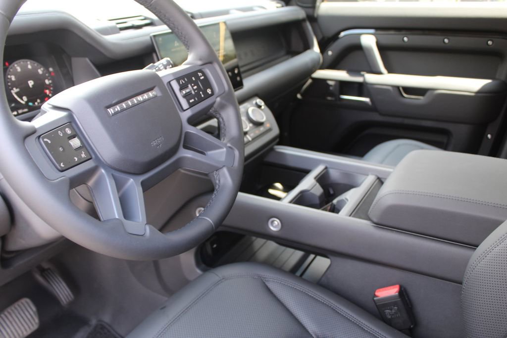 Used 2025 Land Rover Defender 110 S AWD/4WD image 11