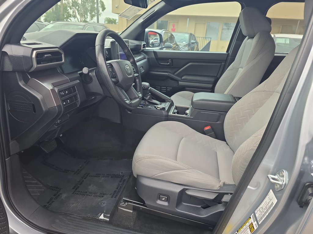 Used 2025 Toyota Tacoma SR5 AWD/4WD image 9