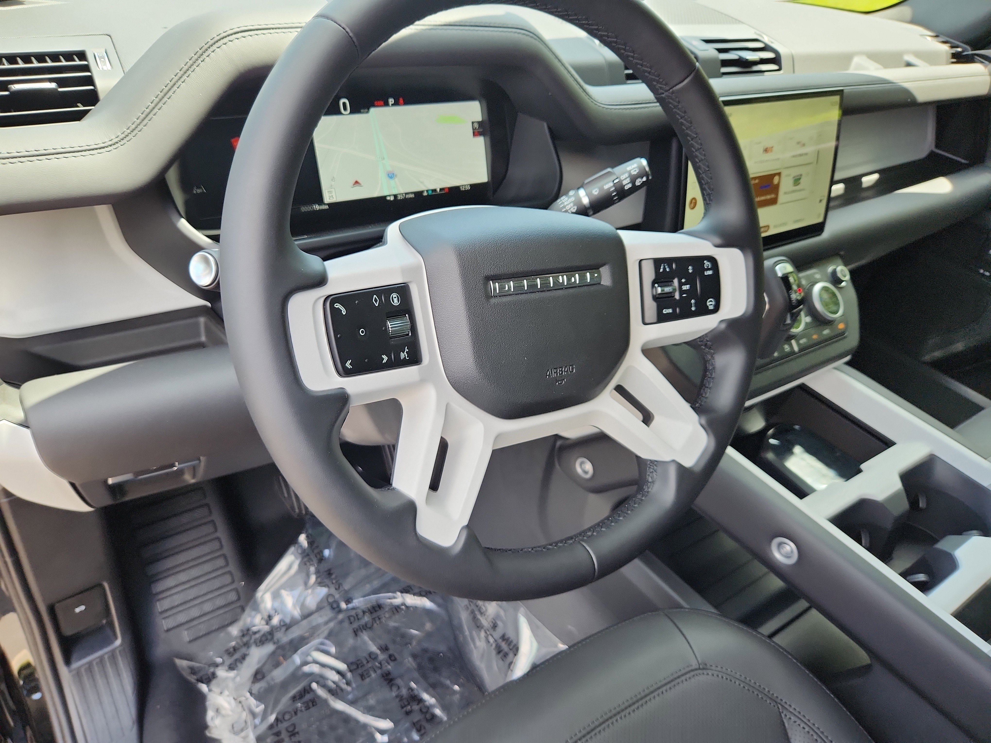 Used 2025 Land Rover Defender 130 S image 14