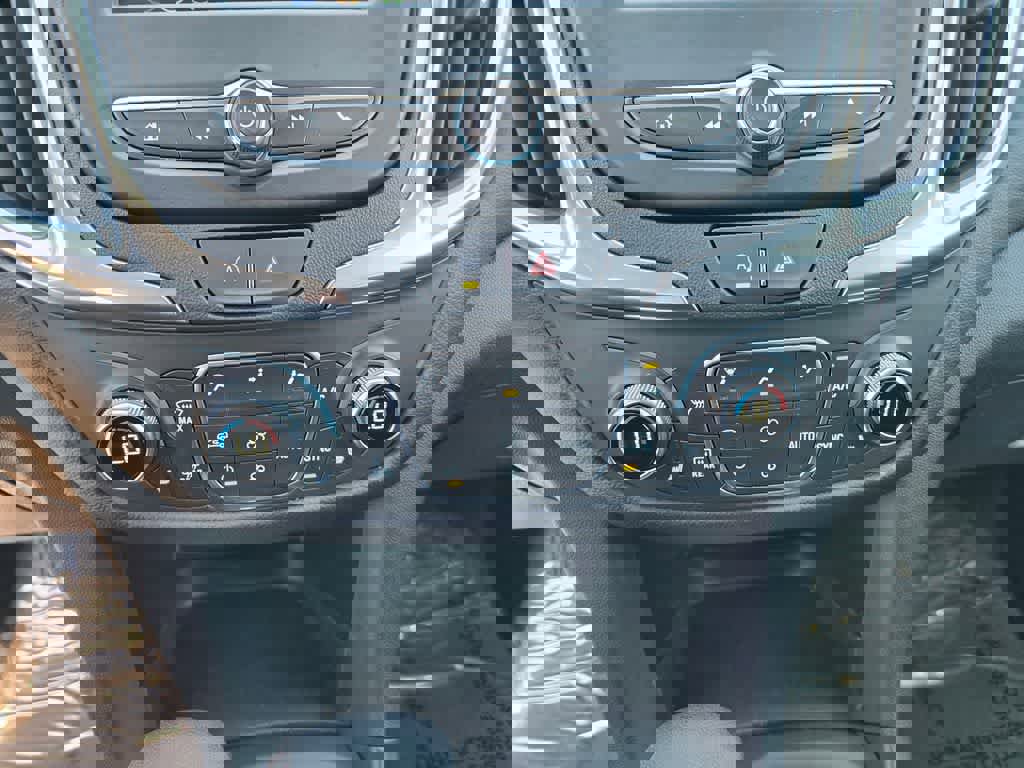 Used 2024 Chevrolet Equinox LT FWD image 15