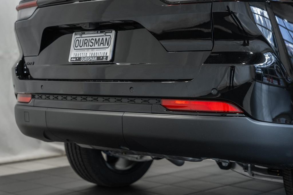 New 2025 Jeep Grand Cherokee Altitude image 8