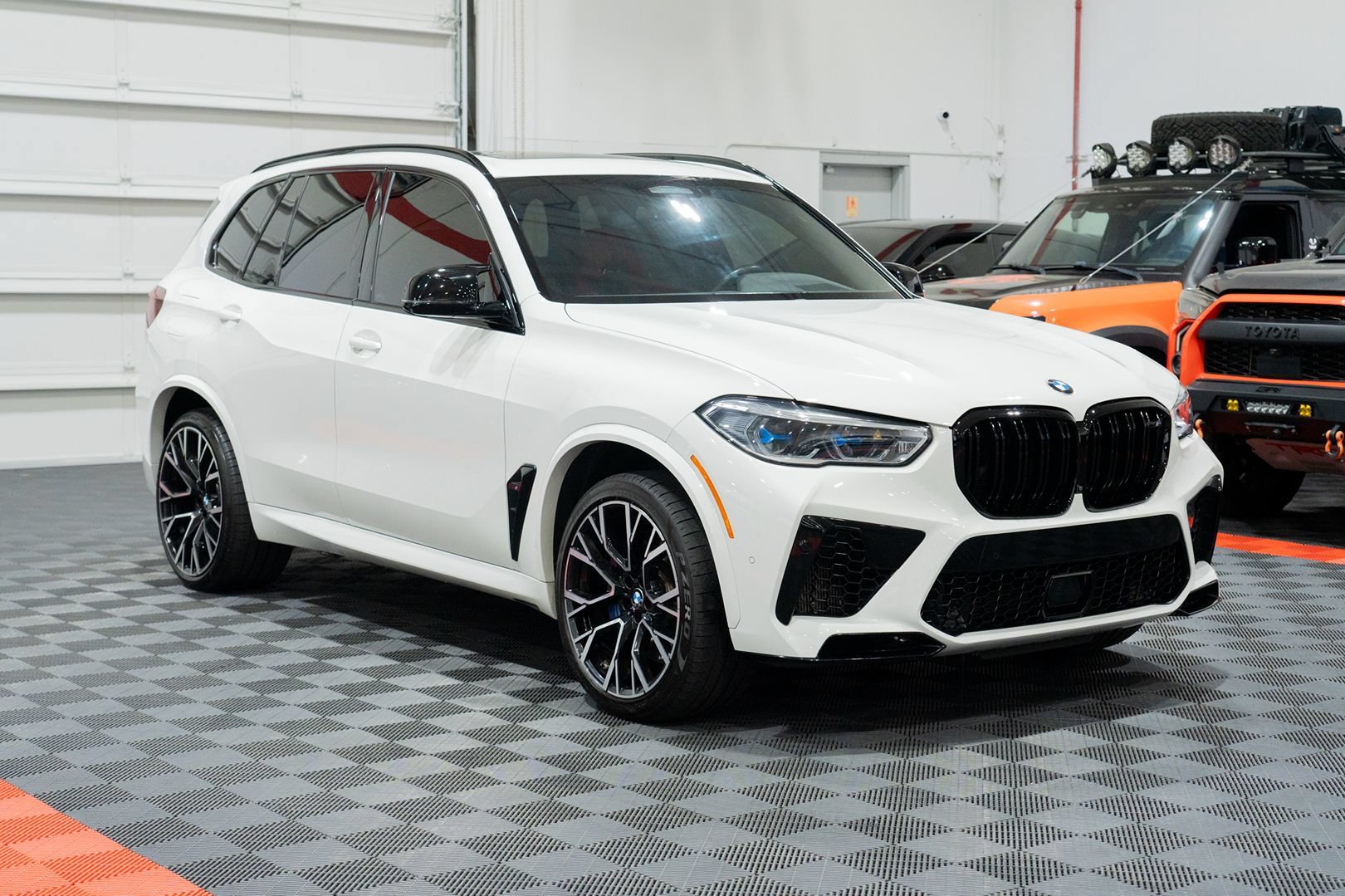 Used 2021 BMW X5 M w/ Competition Package AWD/4WD image 11