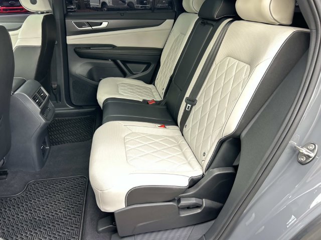 Used 2024 Volkswagen Atlas Cross Sport SEL Premium R-Line AWD/4WD image 23