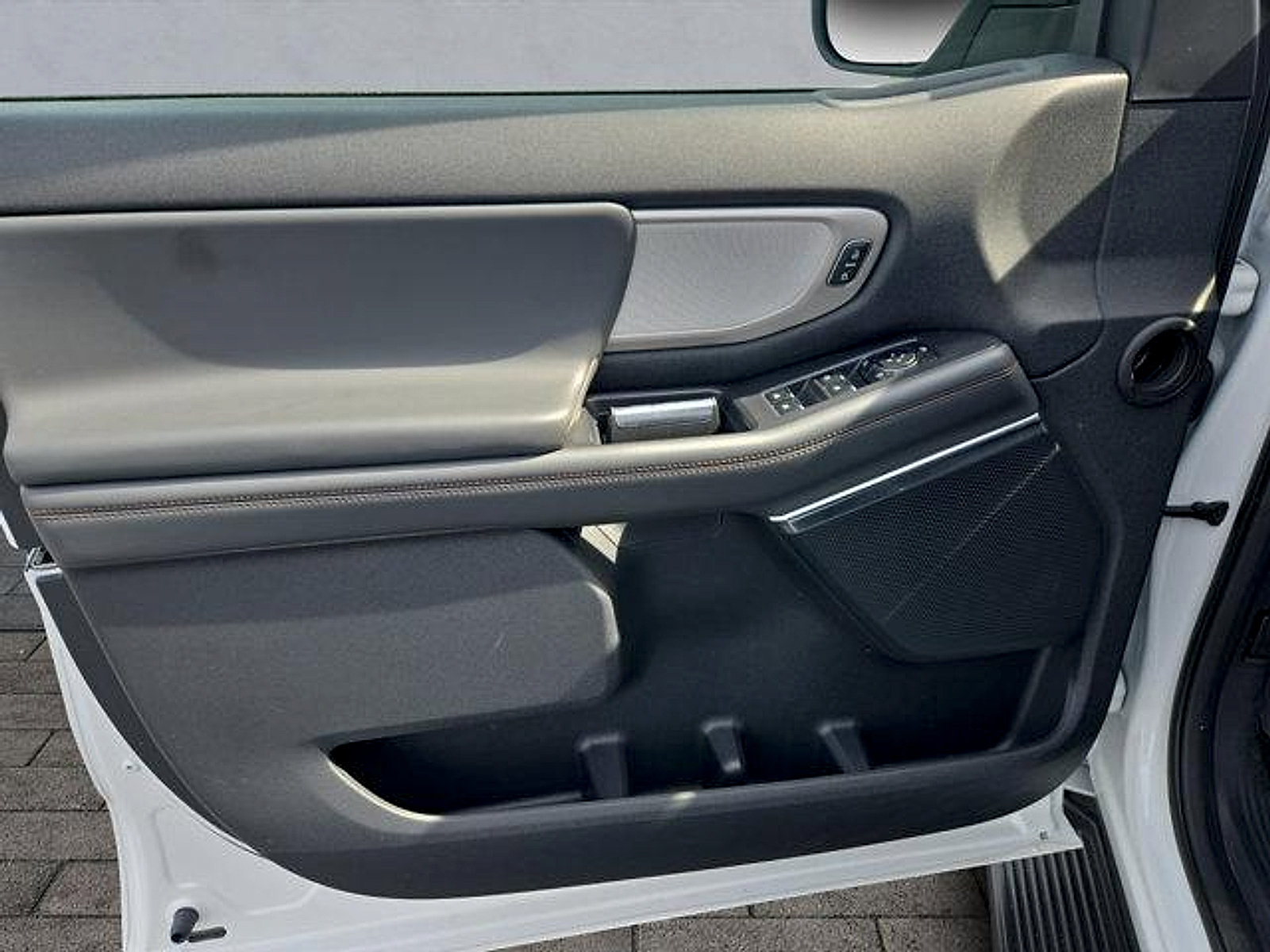 Certified 2025 Ford Expedition Active RWD image 10
