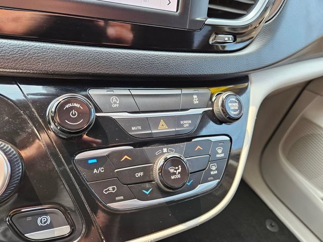 Used 2023 Chrysler Voyager LX FWD image 29