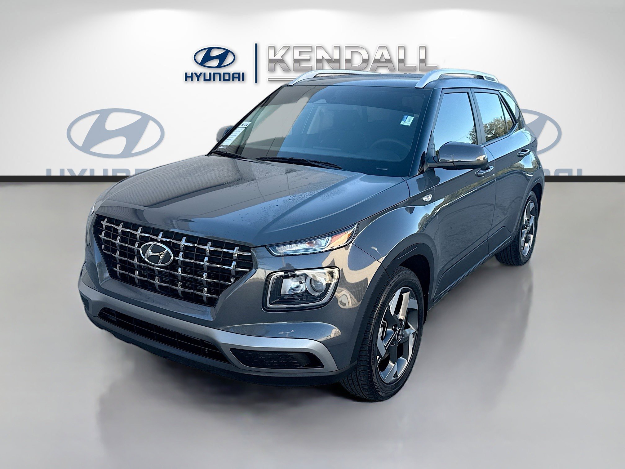Used 2023 Hyundai Venue SEL image 3