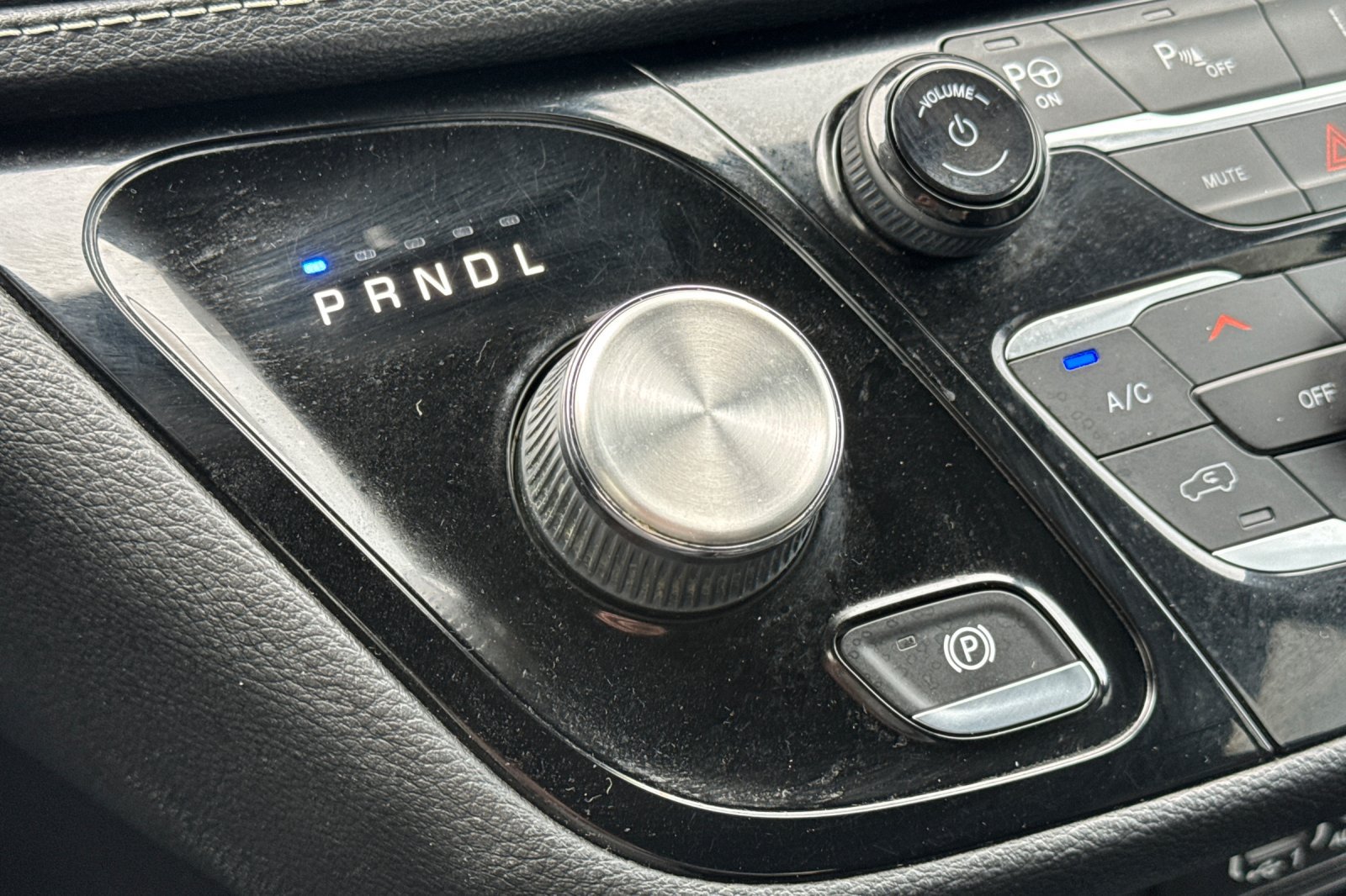 Used 2021 Chrysler Pacifica Touring-L w/ Uconnect Theater Family Group FWD image 23