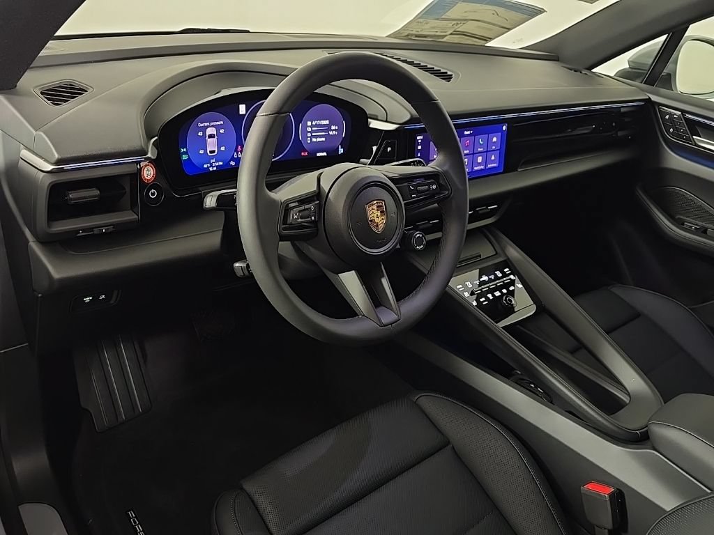 Certified 2025 Porsche Macan Electric RWD image 4