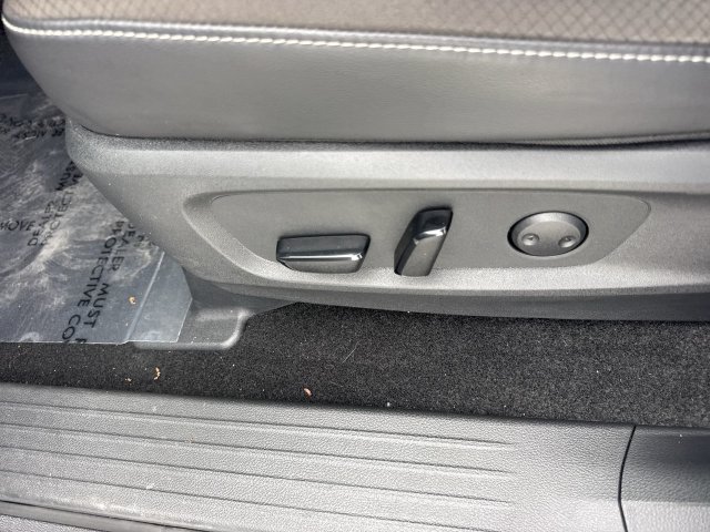Used 2025 Nissan Pathfinder SL FWD image 12
