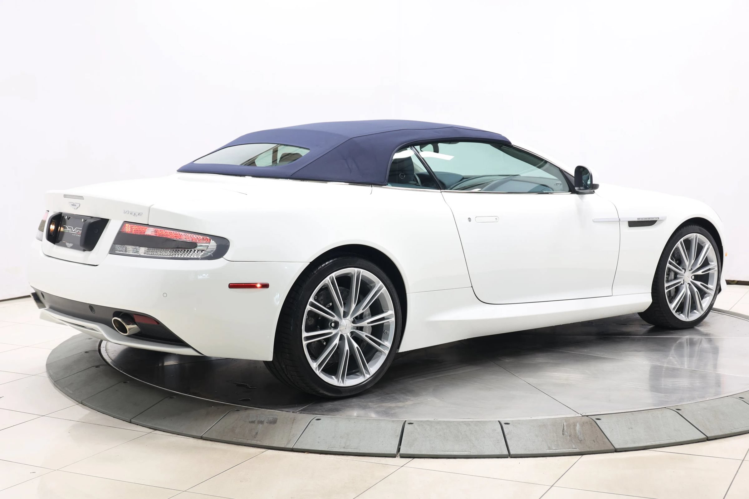 Used 2012 Aston Martin Virage Volante RWD image 99
