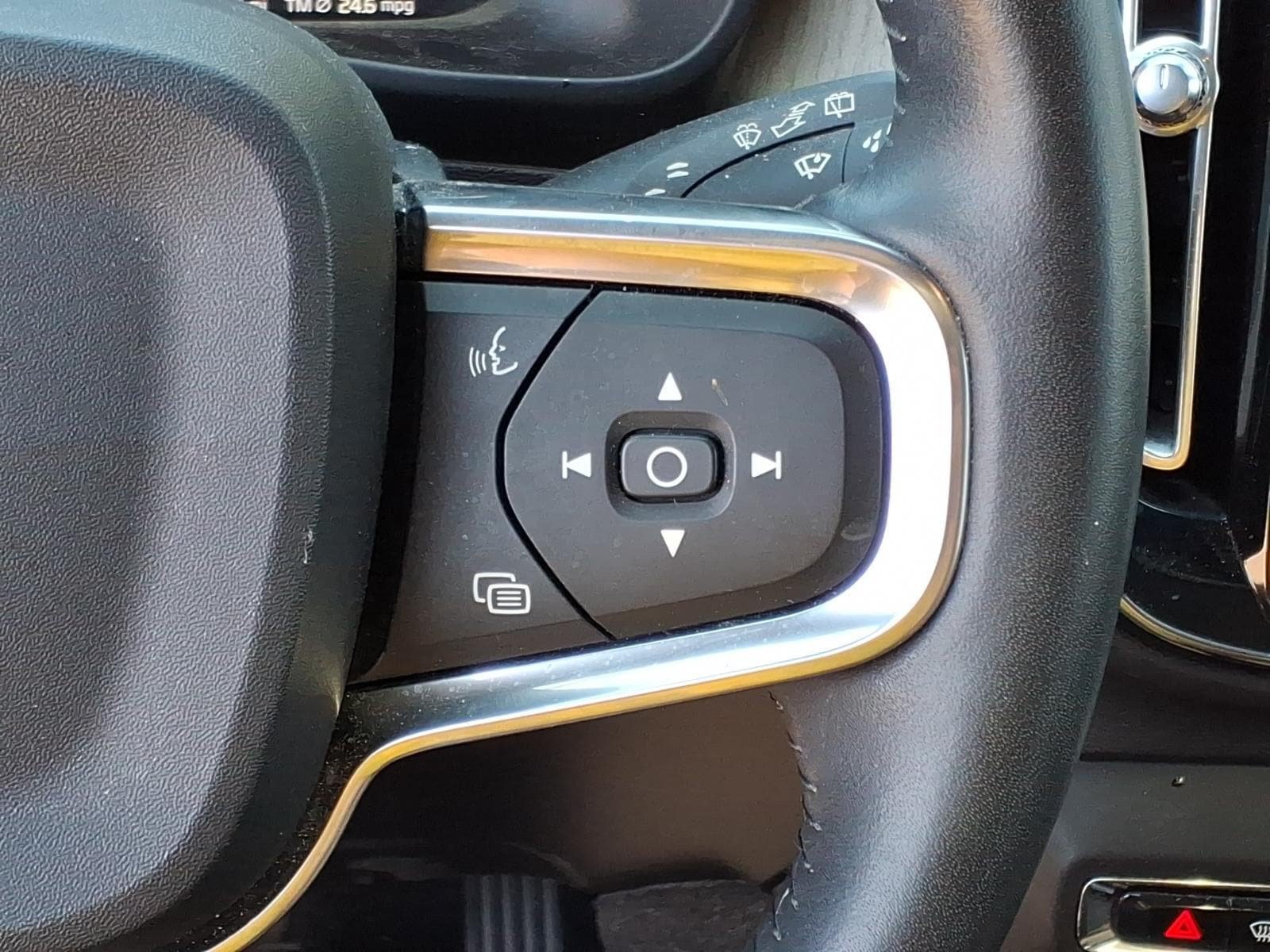 Used 2019 Volvo XC40 T4 Inscription FWD image 22