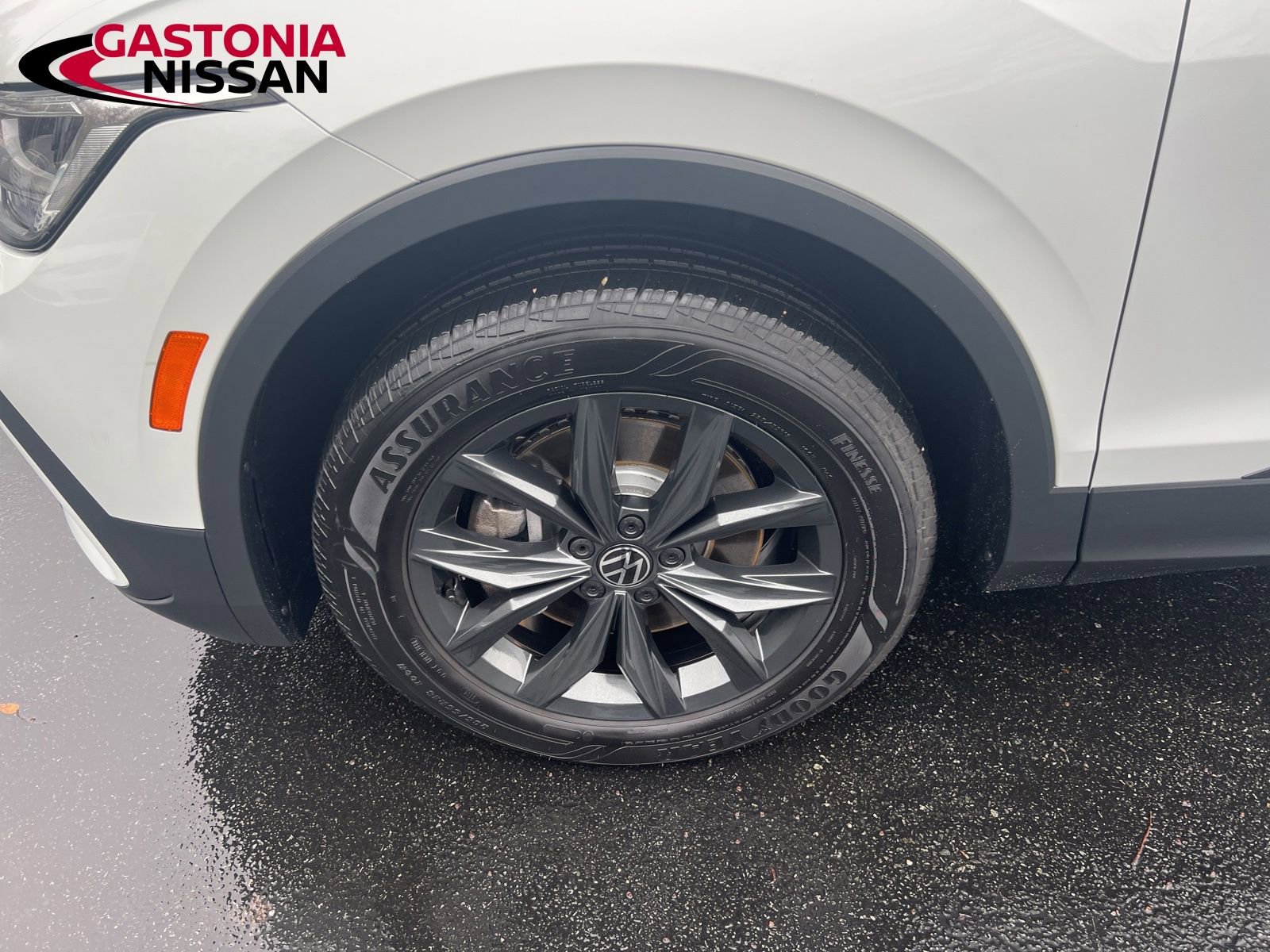 Used 2024 Volkswagen Tiguan SE image 9