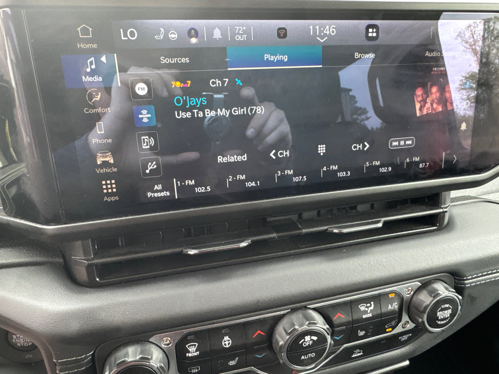Used 2025 Jeep Wrangler Sahara image 25