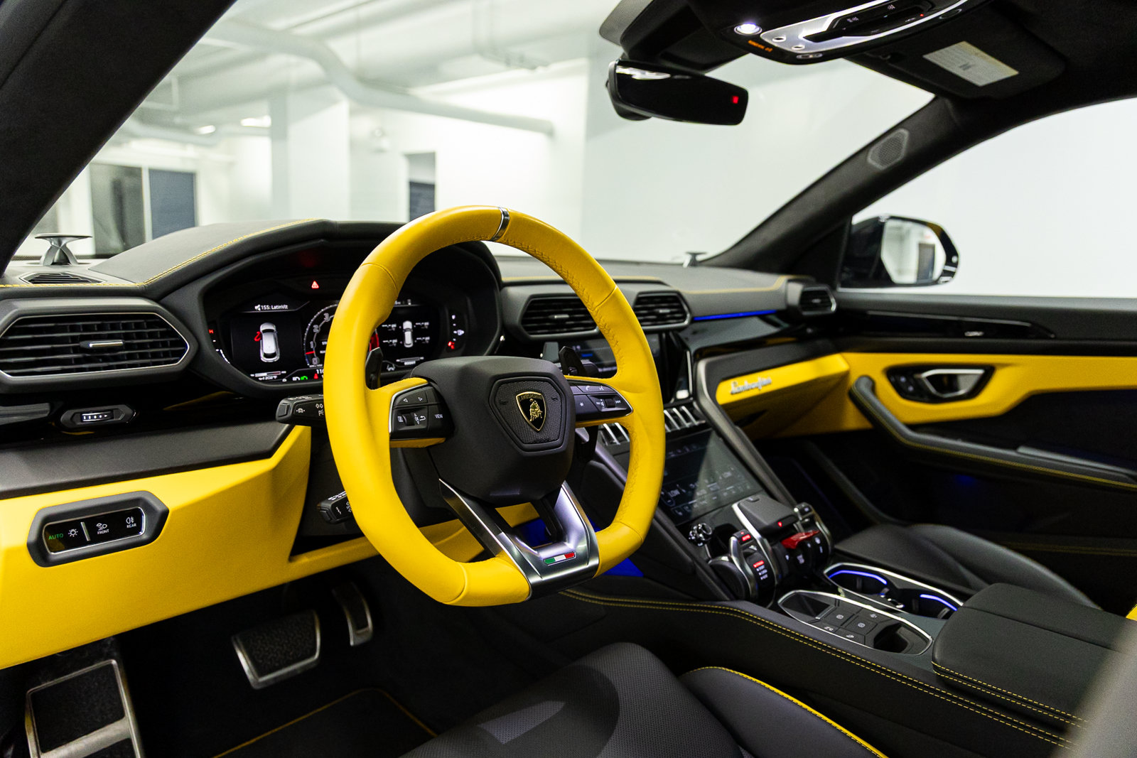 Used 2024 Lamborghini Urus S AWD/4WD image 29