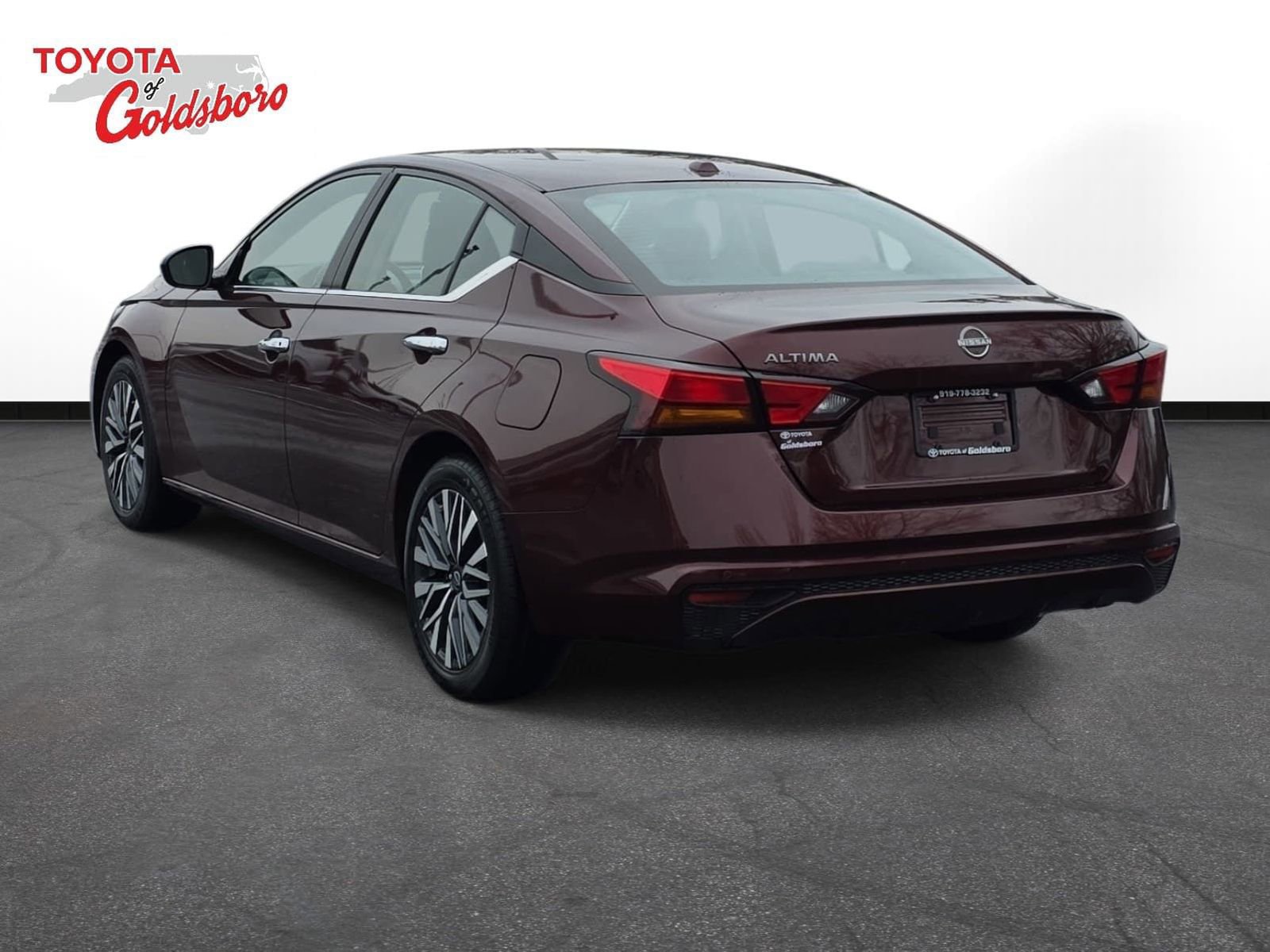 Used 2025 Nissan Altima 2.5 SV image 7