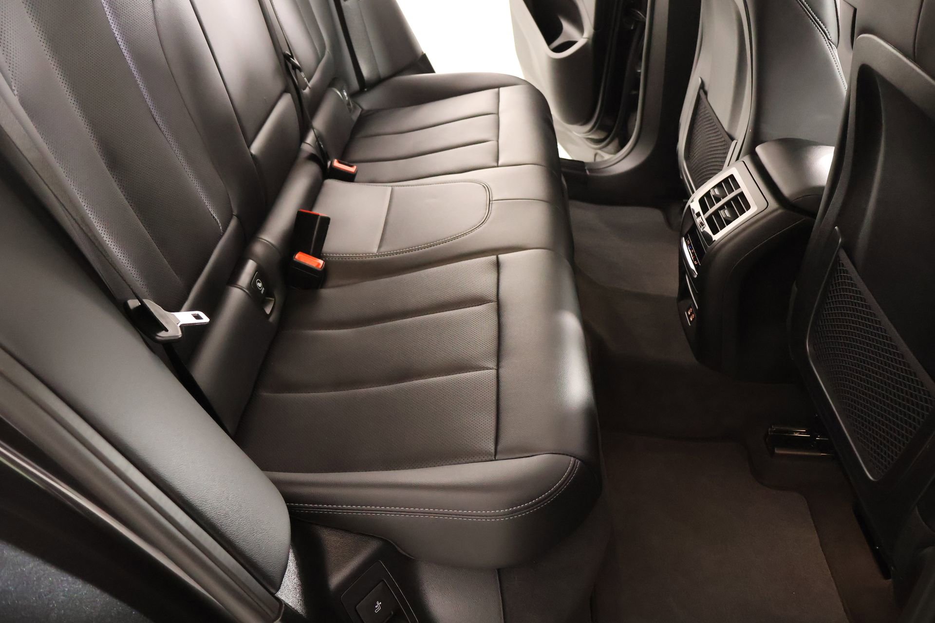 Used 2025 BMW X4 xDrive30i w/ Premium Package image 15