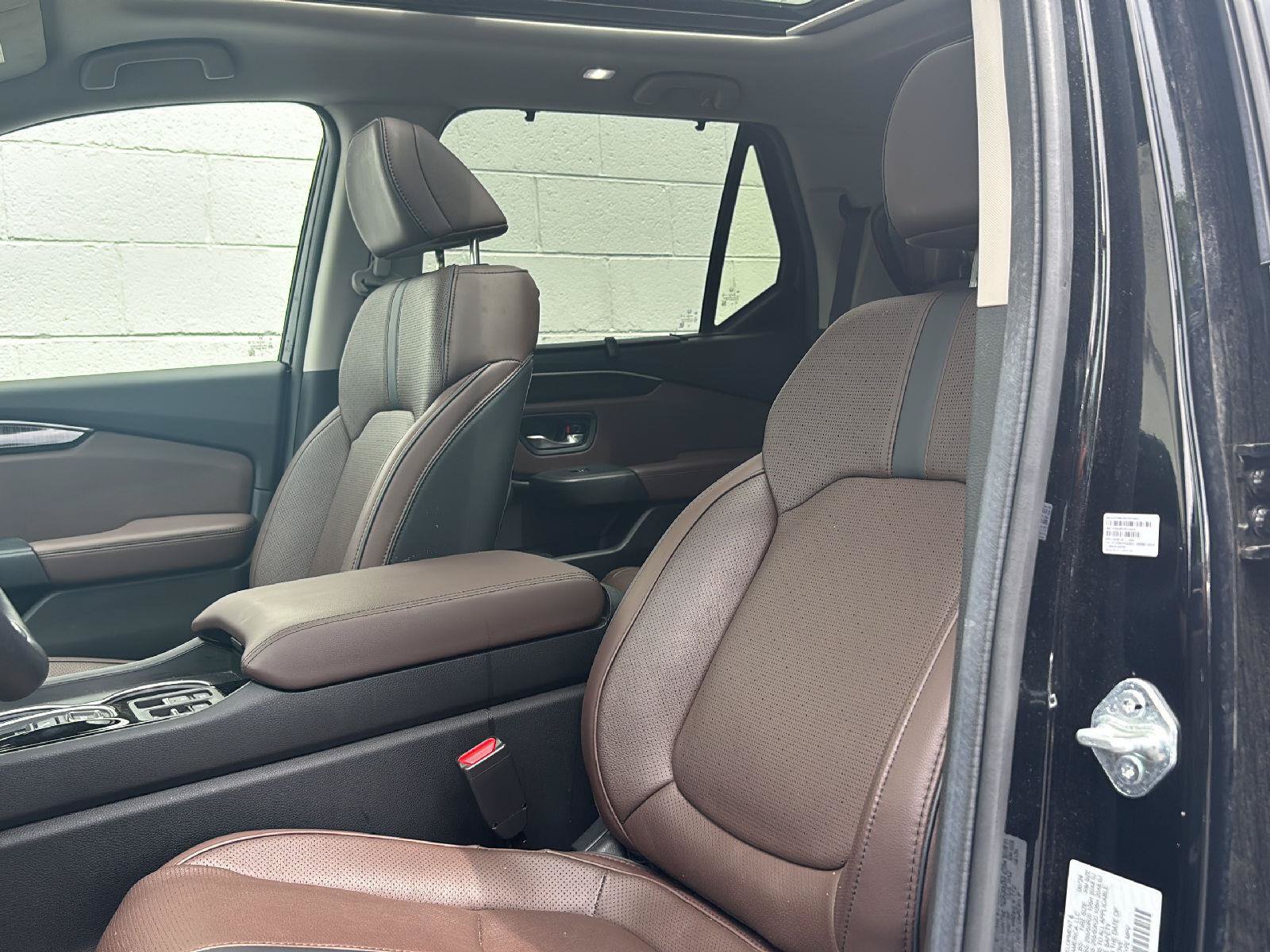 Used 2025 Honda Pilot Elite image 2