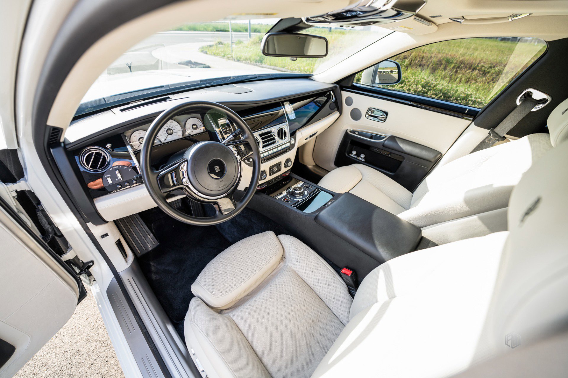Used 2016 Rolls-Royce Ghost image 21