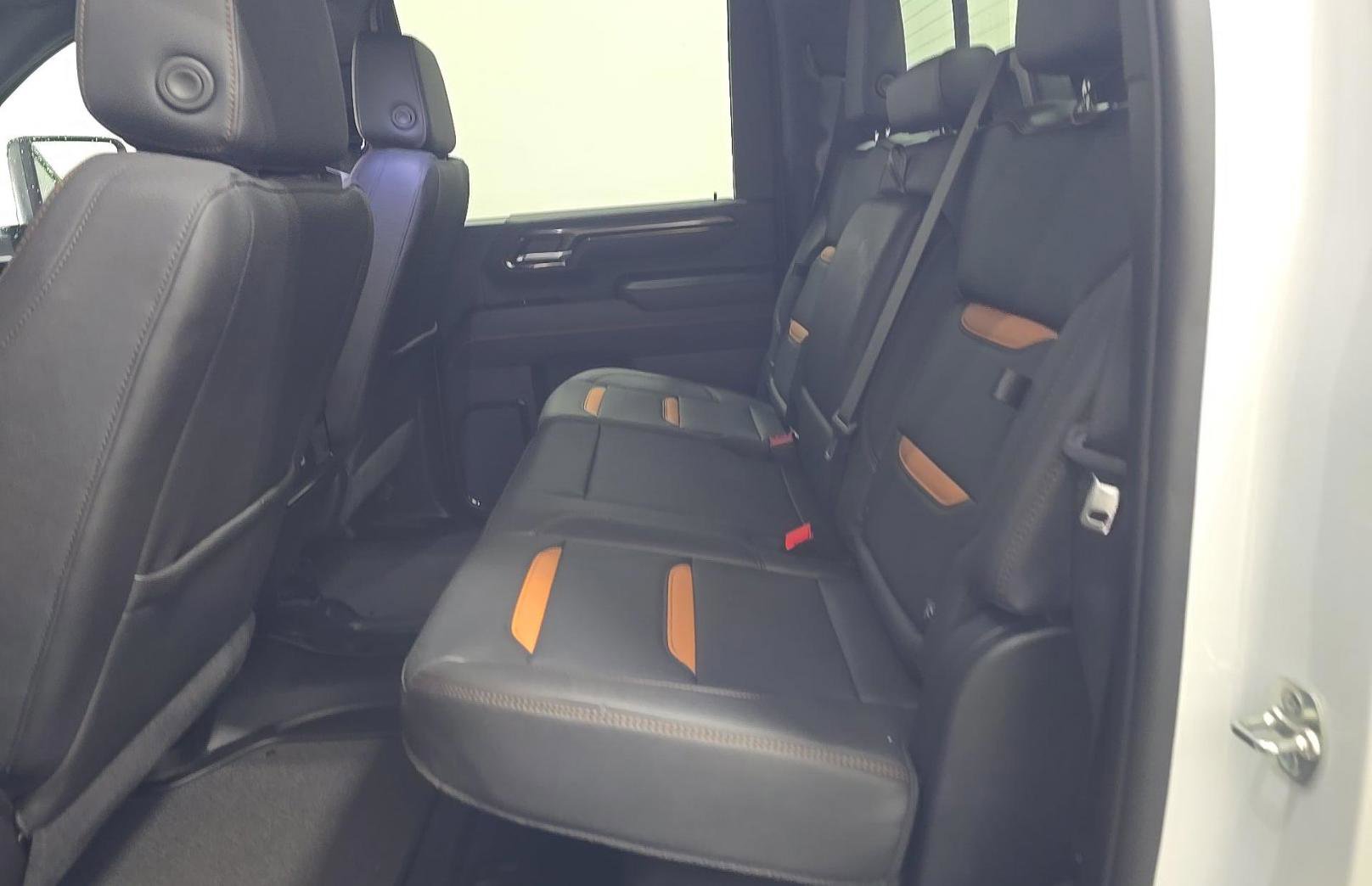Used 2025 GMC Sierra 2500 AT4 w/ AT4 Premium Plus Package AWD/4WD image 13