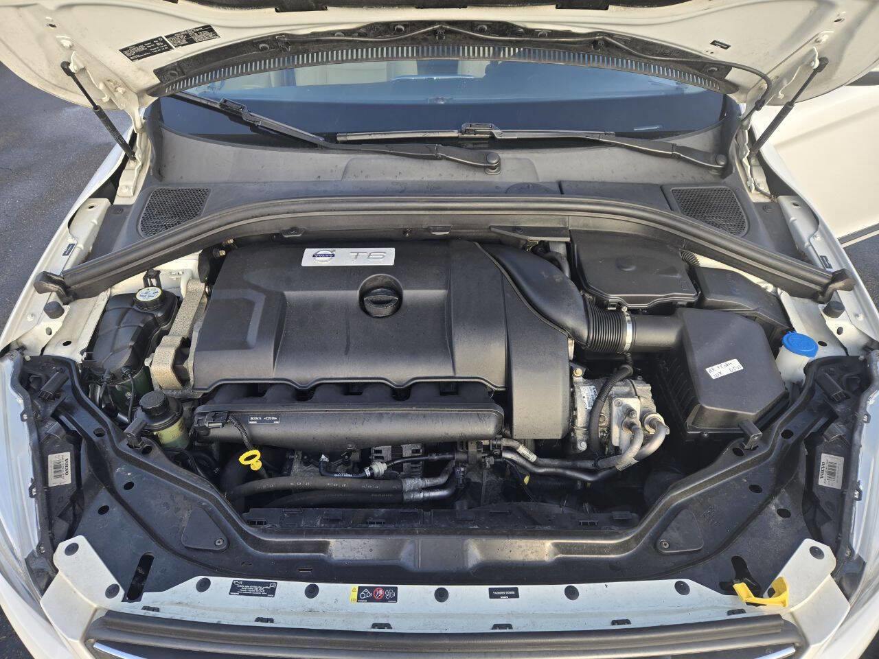 Used 2015 Volvo XC60 T6 image 37