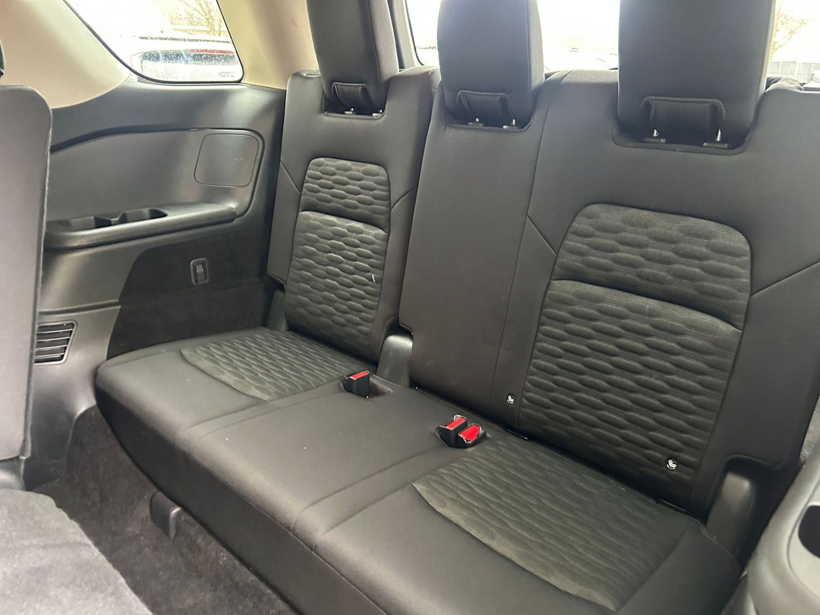 Used 2025 Nissan Pathfinder SV image 31