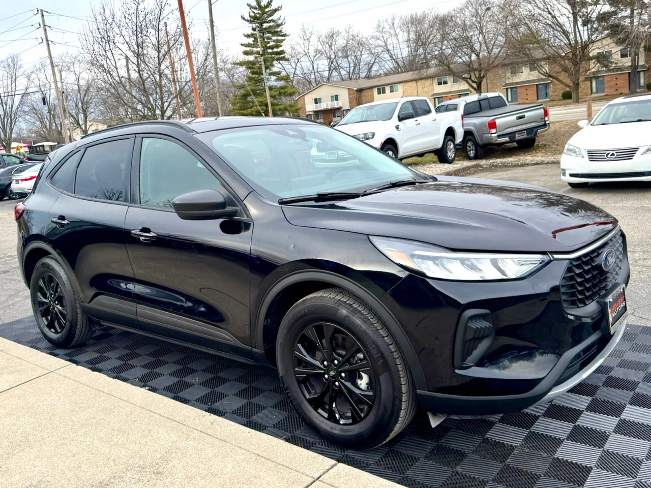 Used 2025 Ford Escape Active w/ Active Premium Tech Pack image 2