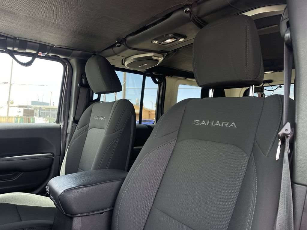 Used 2018 Jeep Wrangler Unlimited Sahara AWD/4WD image 18