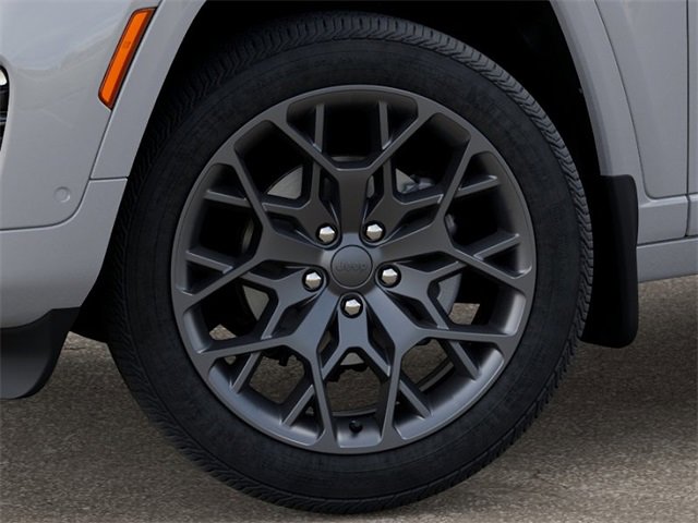 New 2025 Jeep Grand Cherokee Summit image 8